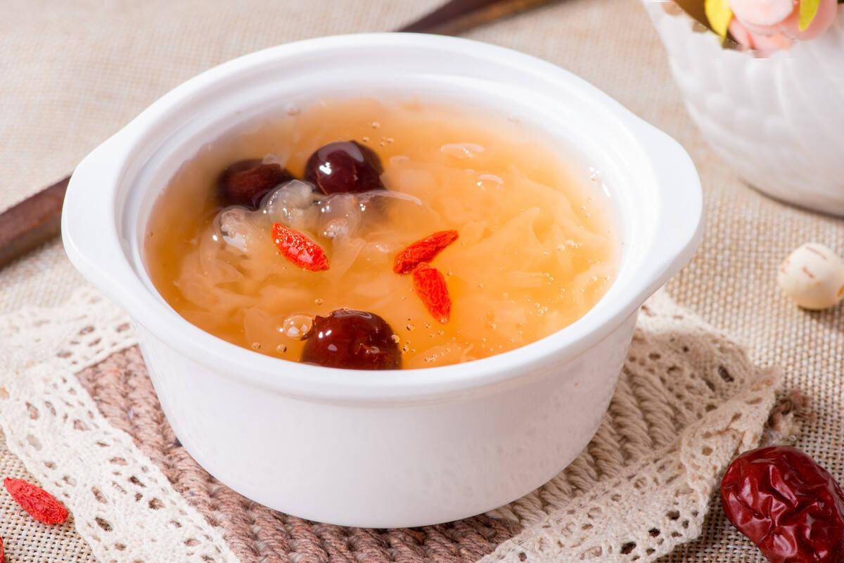 银耳怎么熬制才容易出胶 677605d11c4a47db9a2ee39c5f4ede26.jpeg