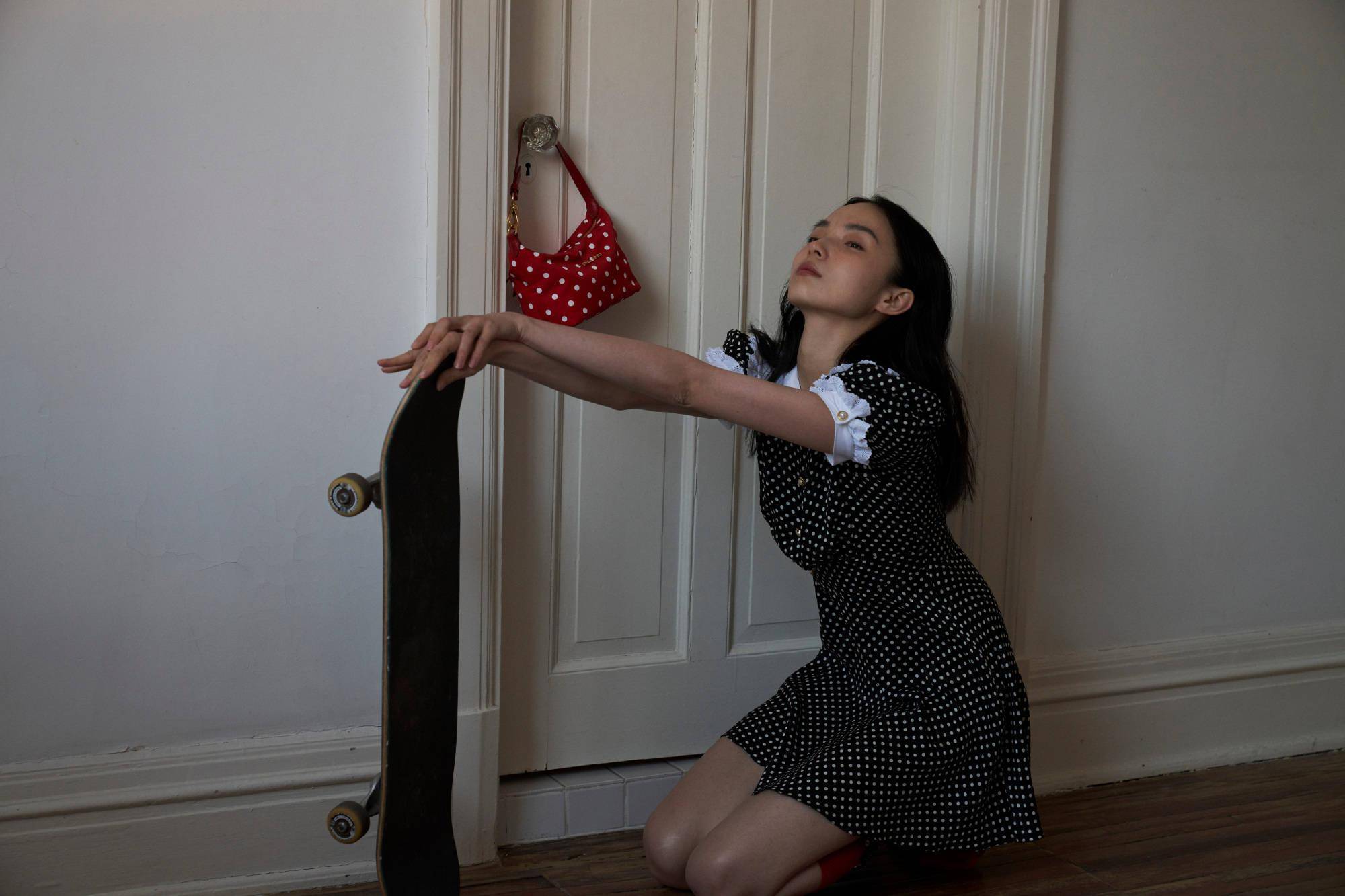 雎晓雯最新大片曝光少女穿搭秀身材排骨腰简直一绝