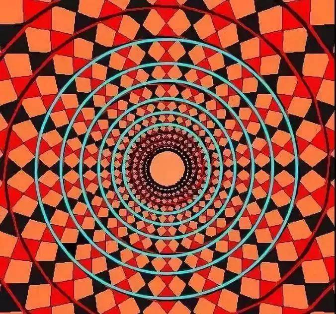 (请忽略顶端和底部三角形的颜色)它们其实都是同一个颜色!