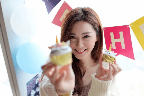 汤洛雯生日马国明祝福姗姗来迟金童玉女陷入感情危机渐行渐远