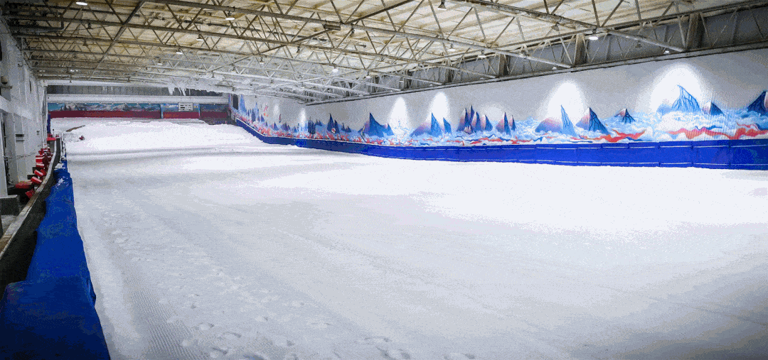 乔波室内滑雪馆建筑面积近四万平米,包括单板,双板,戏雪等多项娱乐