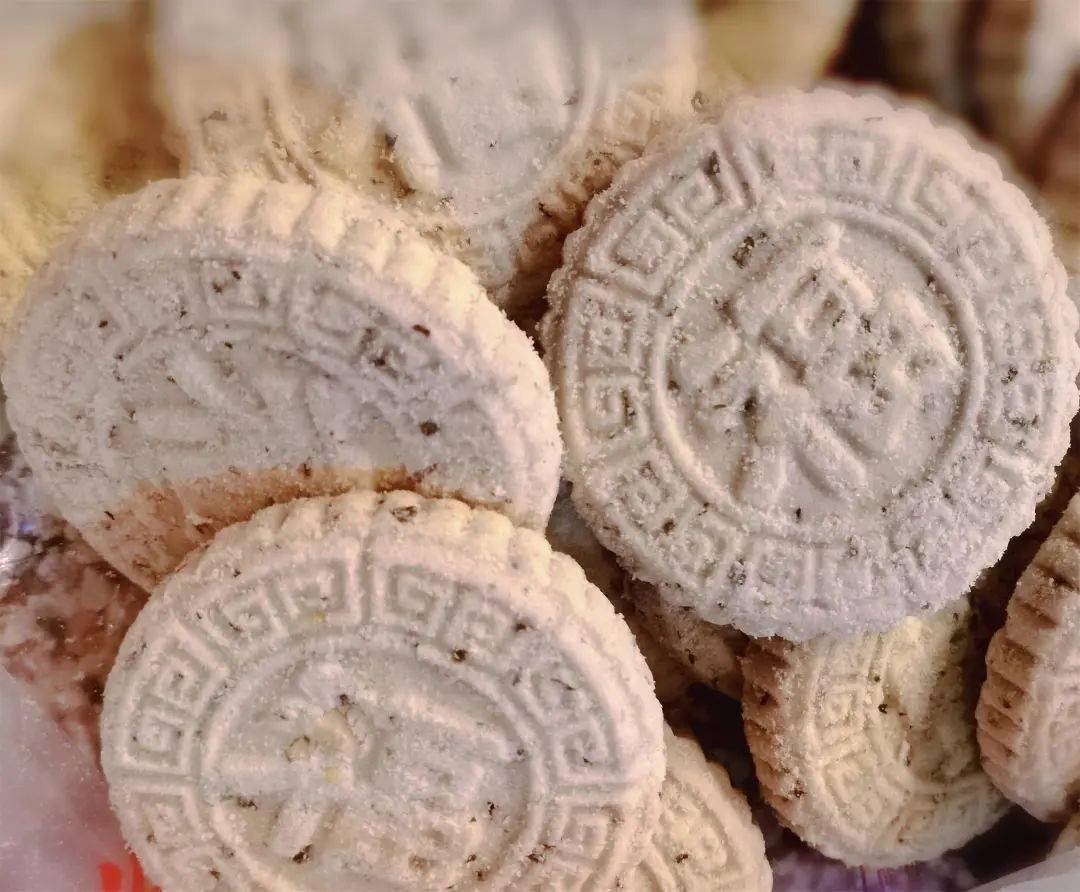 "氹氹转,菊花园,炒米饼,糯米圆……"