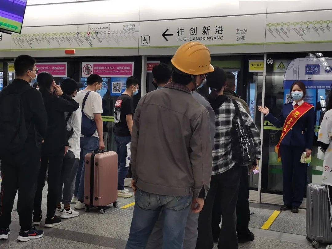 迎十四运创文明城丨地铁排队日您get到等地铁的最佳姿势了吗