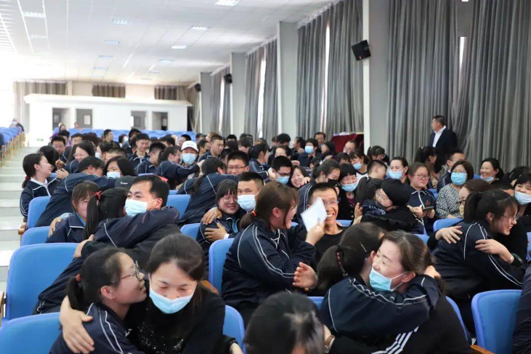 阿拉善左旗高级中学举办2021届十八岁成人礼活动