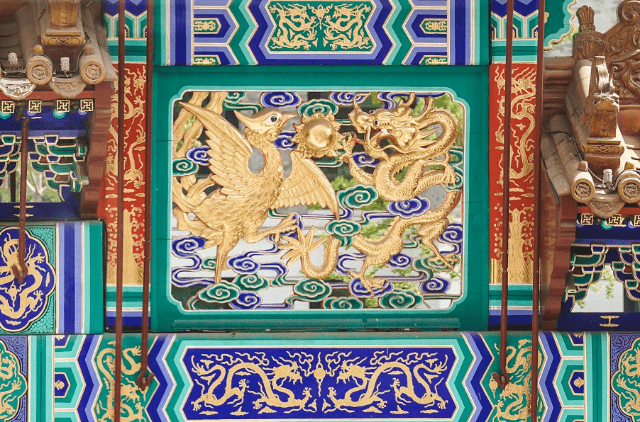 "饭店大修总工程师金国庆介绍,尤其是龙凤和玺彩画经过修复后,龙凤