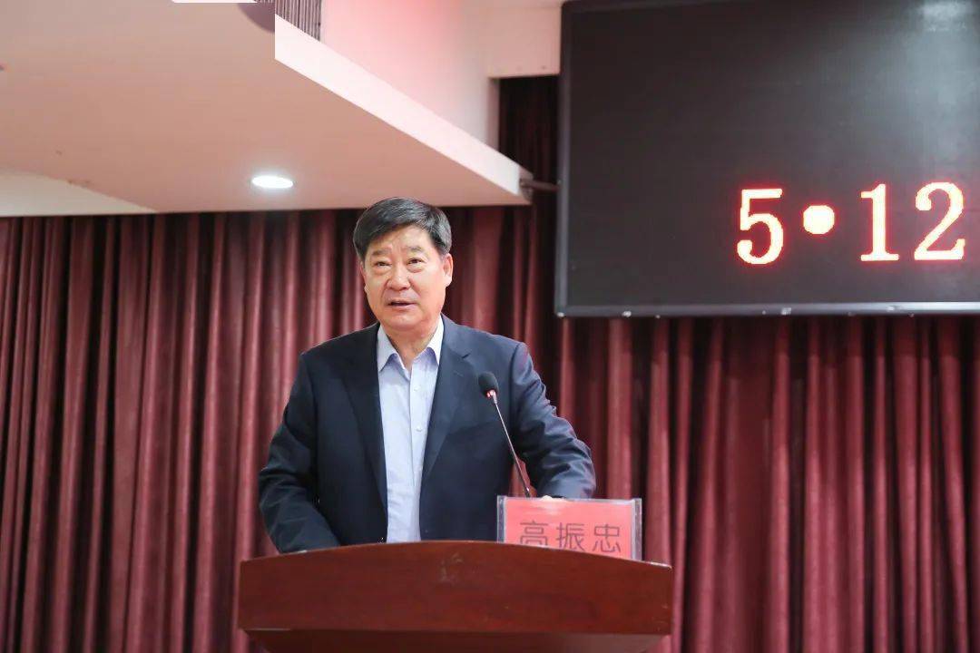 党委书记高振忠讲话最后,党委书记高振忠代表院党委向获奖的优秀团队