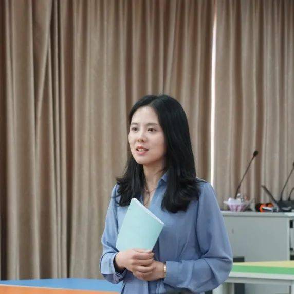 县美术教研员王黎美术学科是学校实施美育的重要载体