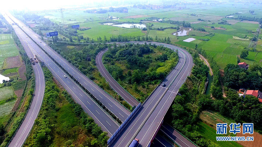 武荊高速公路應城段.新華網發 胡浩攝