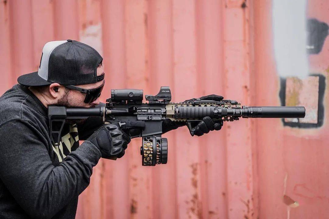 国外枪迷摄影打破僵局继续战斗无需理由