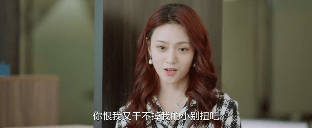 邱冬娜的死对头李楚宁是个家里很有钱但是自身实力