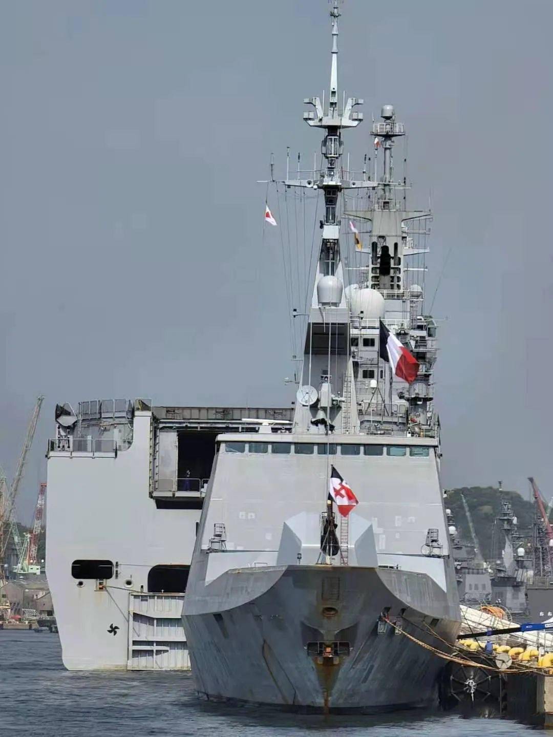 "西北风"级),"絮库夫"号导弹护卫舰(f711 "拉菲特"级)组成