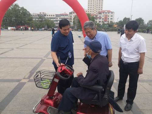 县委党校校长雷学义,县政府党组成员,副县长,县残工委主任赵四顺出席