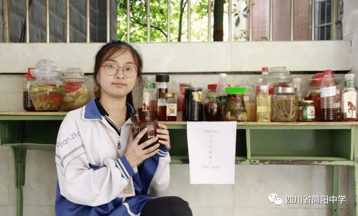 上得了厅堂,下得了厨房——看看简中校花校草神一般的操作!