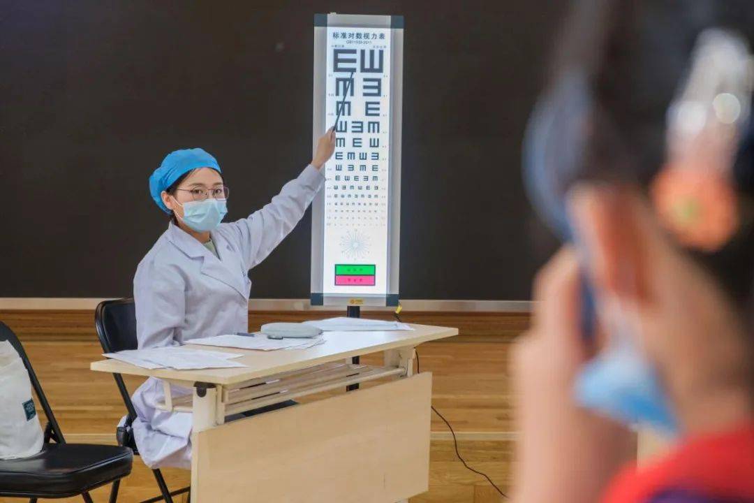 民心工程我关注您孩子的视力档案更新了南开区开展中小学生视力筛查