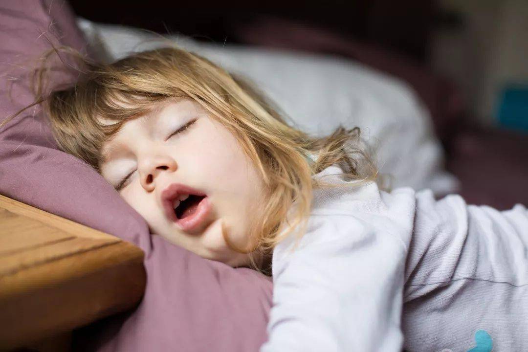 尿床、磨牙、打呼噜?孩子睡眠问题家长要早知道