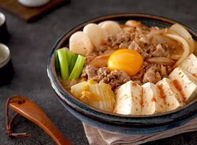 大厨教你自制"辣白菜火锅",又辣又香,连汤都不放过