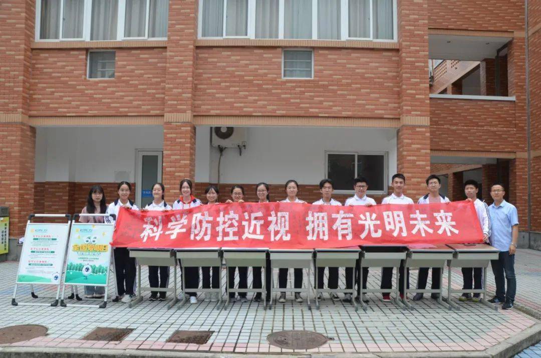 教室 人均_教室图片动漫(2)