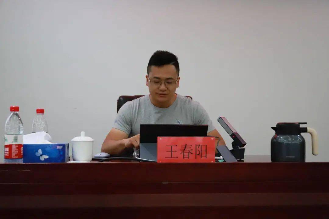 特聘专家王春阳老师,专业从事职业体能培训及研究,消防员应用体能训练