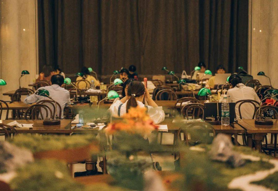 南昌日报阅读点亮夜生活走进高新区这个深夜图书馆