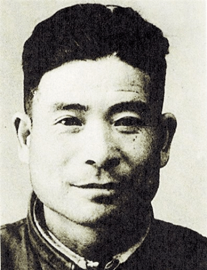 埋在铁路的沙沟站的外侧,就说,没有命令不能引爆炸药,什么时候火车快