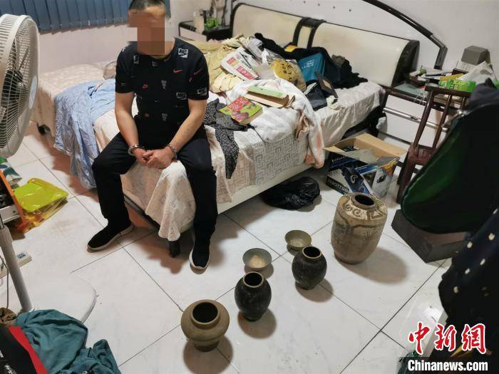 湖北警方破获系列盗墓案 追回古文物近40件
