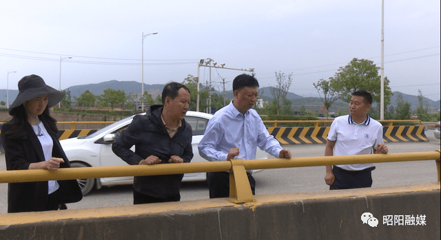 出台“散、乱、污”企业及集群归纳整饬事情计划自动清淤机器河道清淤证人(2)