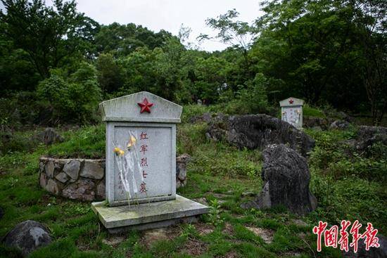 广西桂林全州县,易荡平烈士的曾孙女聂琳在红军长征湘江战役纪念馆