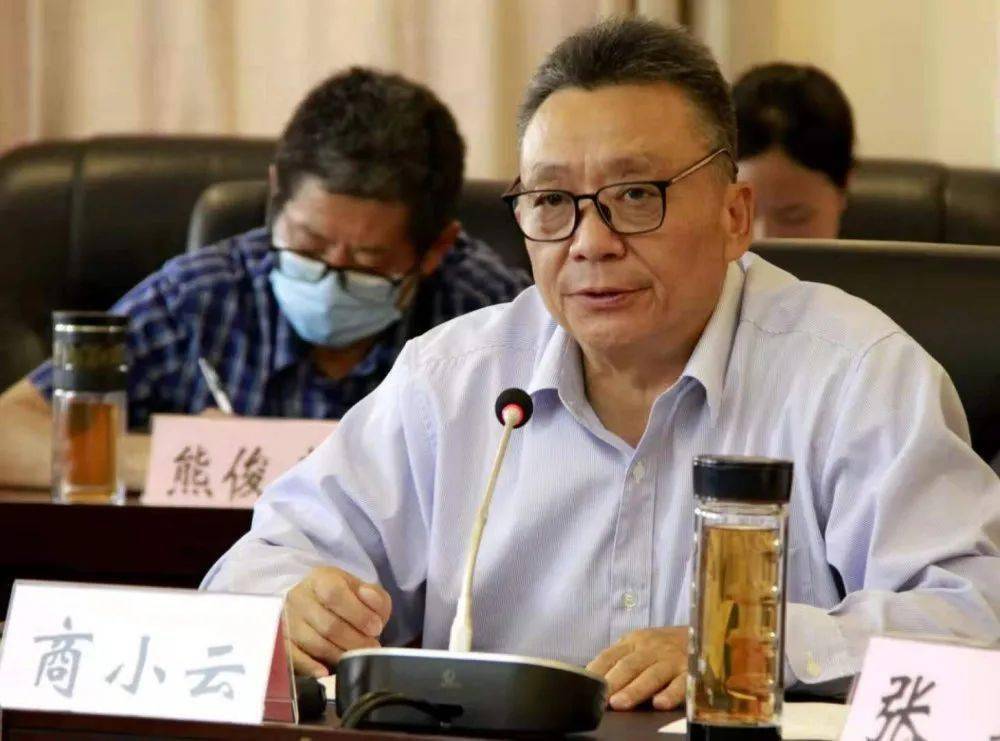 省司法厅党委书记,厅长,厅教育整顿领导小组组长商小云主持会议并讲话