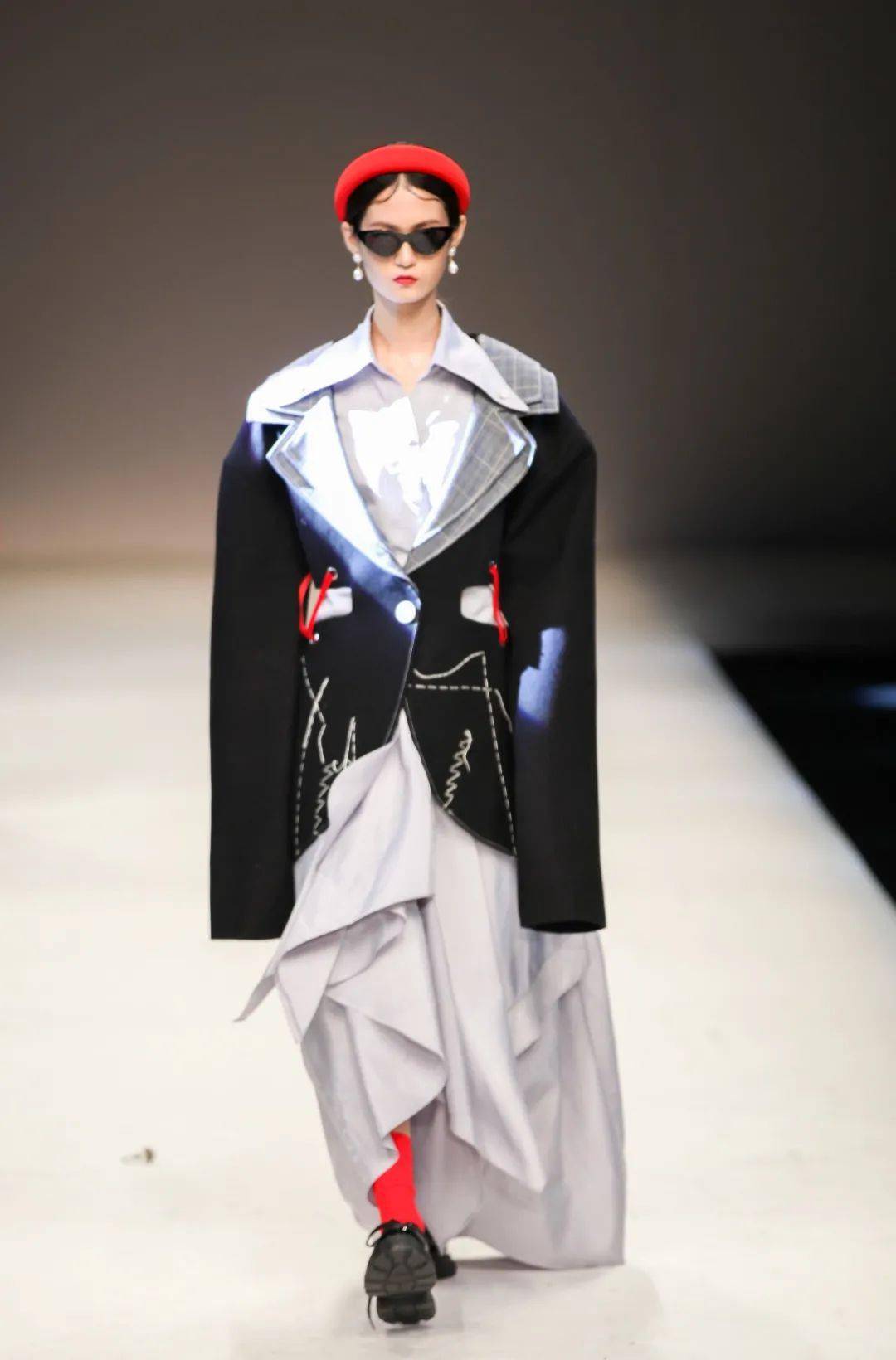 北服服装设计专业本科优秀毕业作品亮相2021中国国际大学生时装周