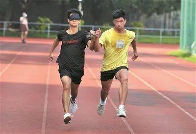 怎么才能当体育记者 9fbdd6c4307c485c98f521f4f7a50640.jpeg