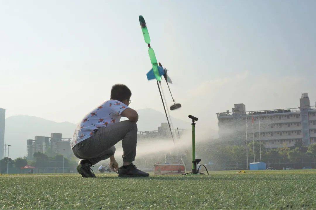 第九届科技节之水火箭设计制作与投射比赛