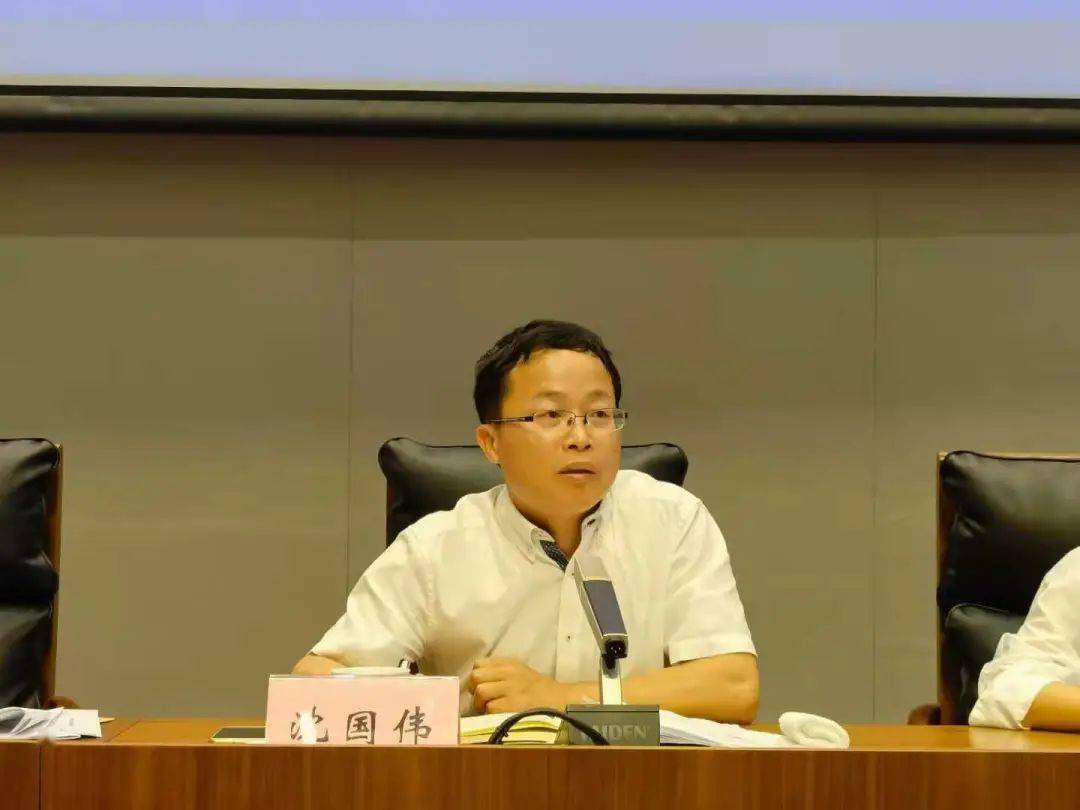 区财政局总经济师沈国伟从目前部门与镇街财政管理中存在的突出问题