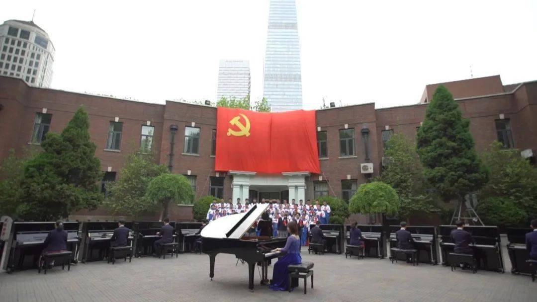 《歌唱祖国》在首演地天津耀华中学再度唱响