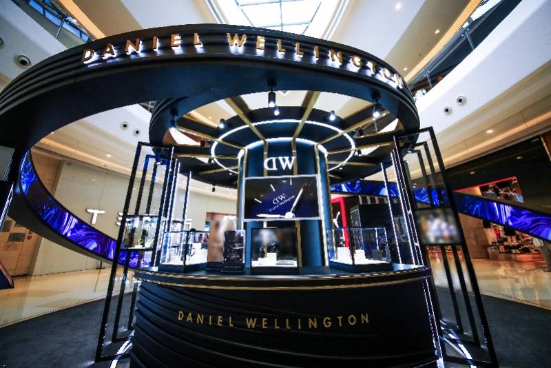 dw品牌快闪店在广州天环开慕,张艺兴现身明星日活动