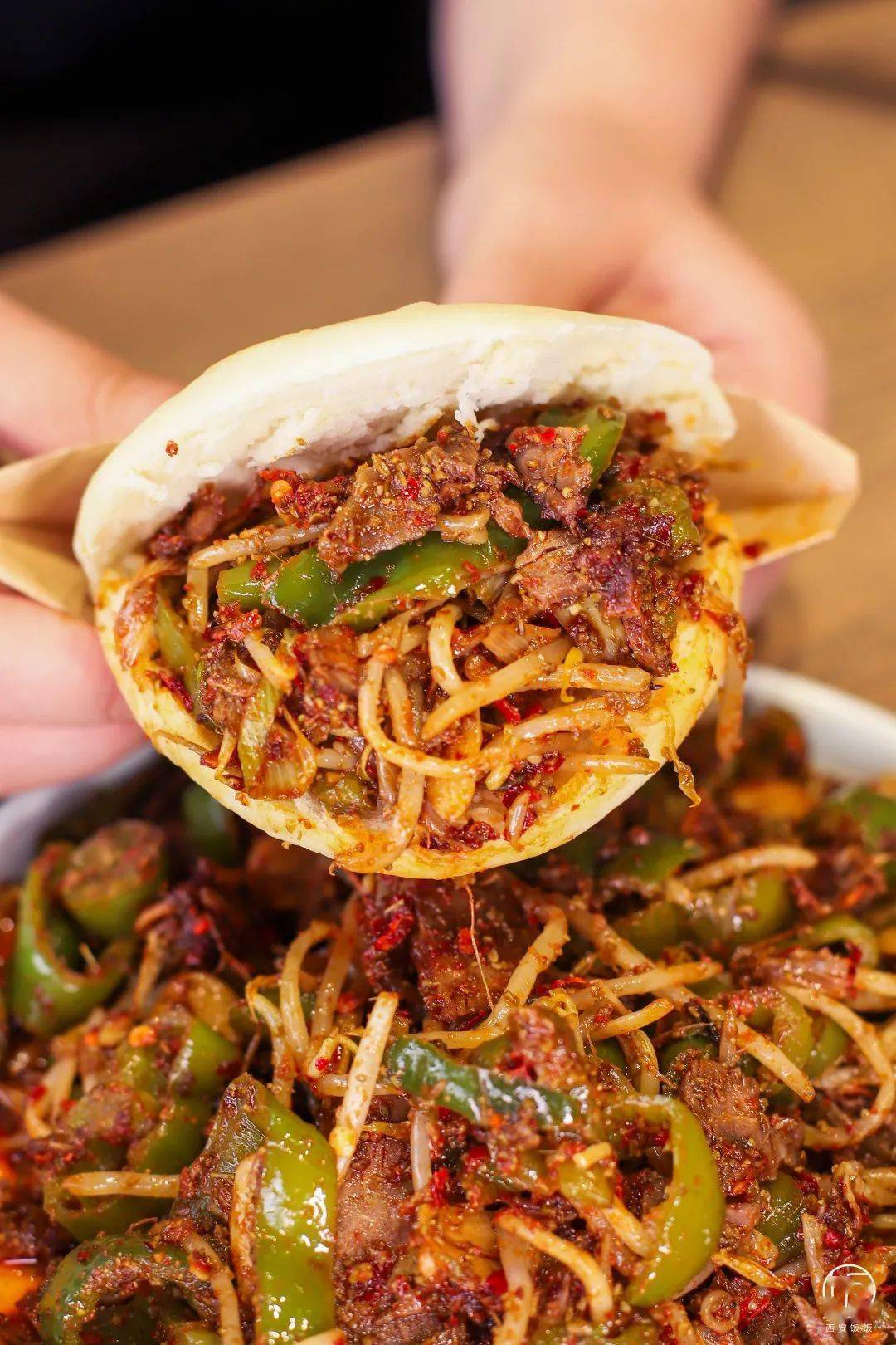 他家的爆炒孜然牛肉用的都是牛腱子肉,先卤后炒,嫩滑入味.