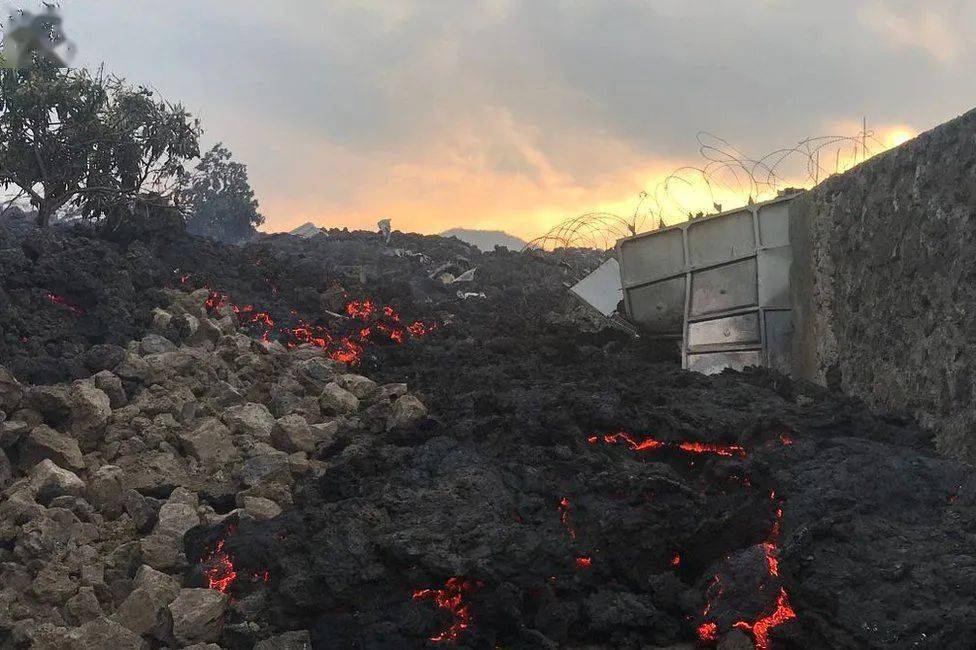 致命火山爆发街区被焚如末日熔岩冲入非洲都市二百万人危急