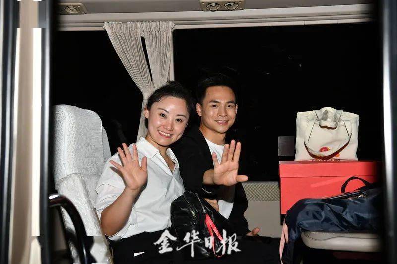 今天楼胜凯旋欢迎回家浙江首对梅花伉俪在婺剧中绽放