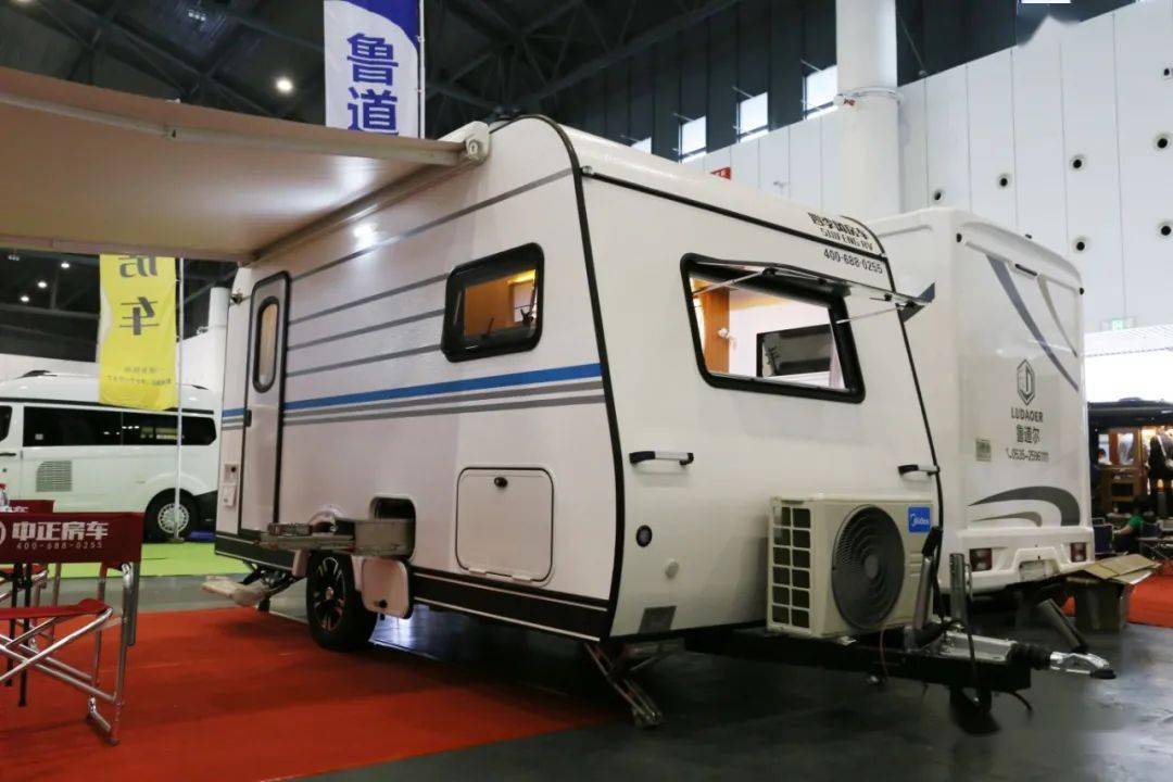 展会闭幕日四季风fs420豪华型配置丰富高性价比不到十万即可开启房车