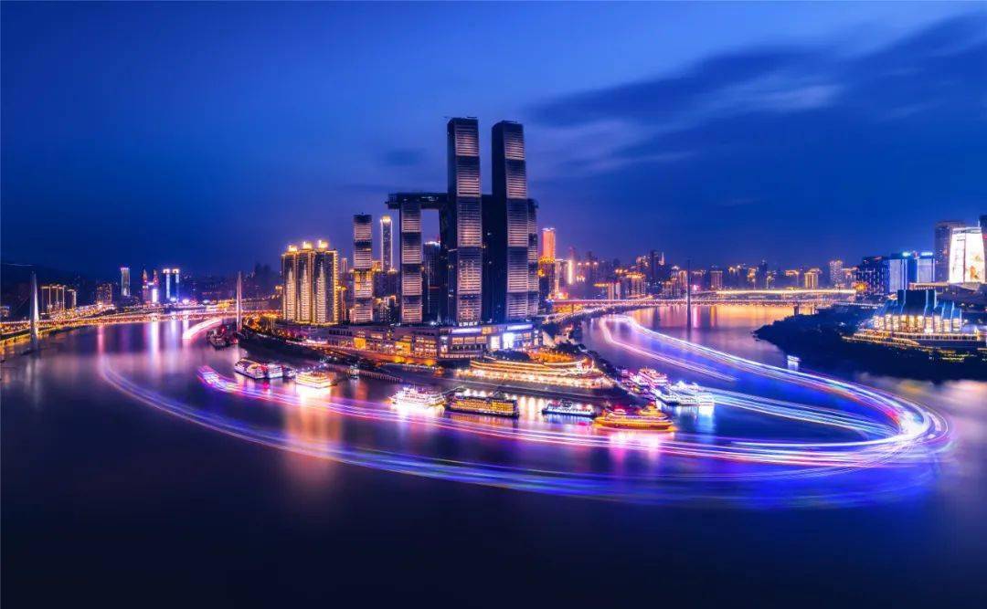 重庆来福士夜景 张坤琨 摄