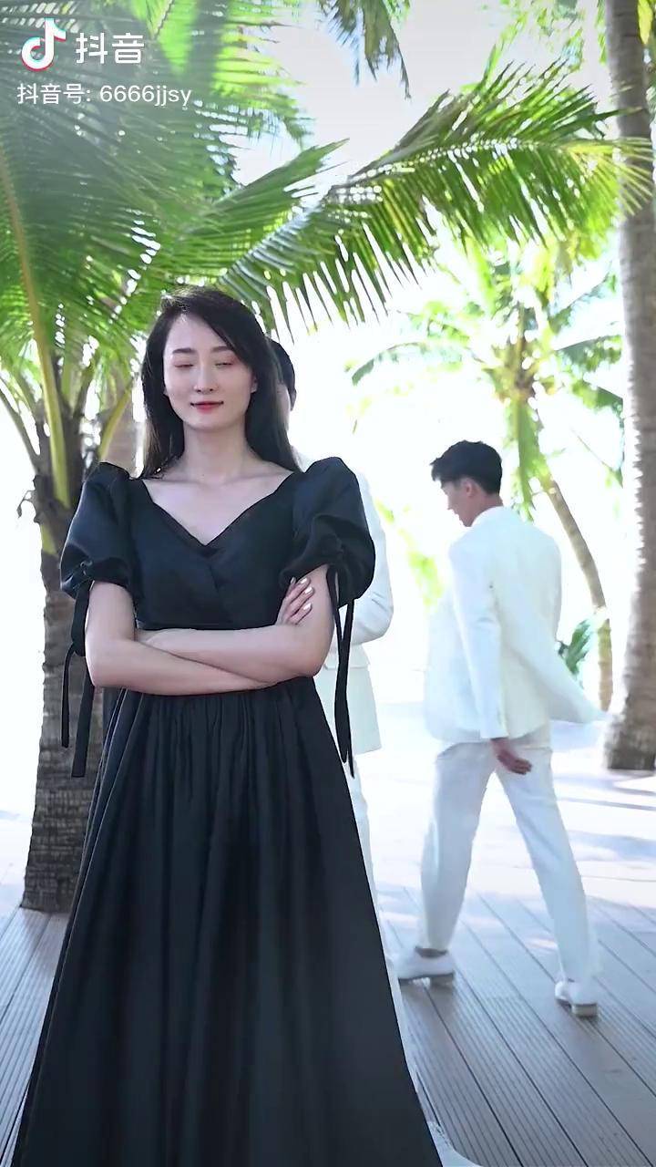 苗苗总觉得哪里不对但又说不上来苗苗vivi