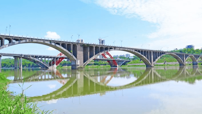 近日,广安区交通局发布了一则广安城北的渠江大桥(俗称老桥)将被拆除