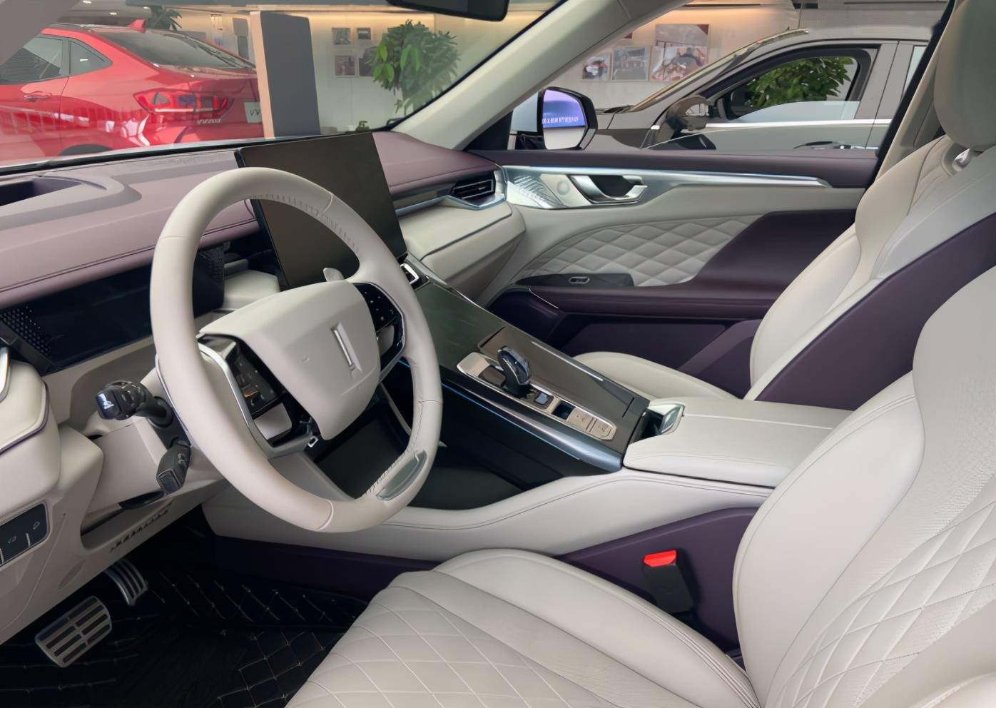 wey摩卡到店实拍,2.0t 48v轻混,亮点真不少