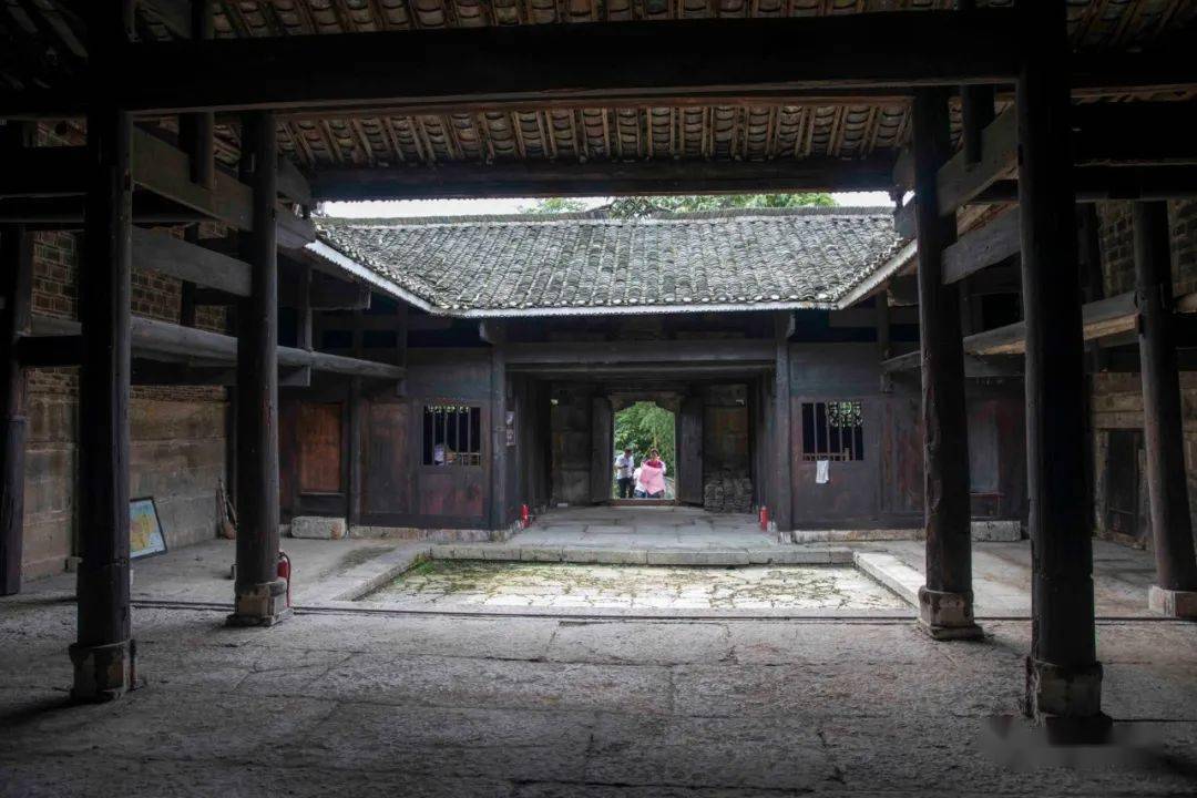 看看屋顶二六军团会师地俯瞰南腰界俯瞰红军街余家桶子红军广场牌楼