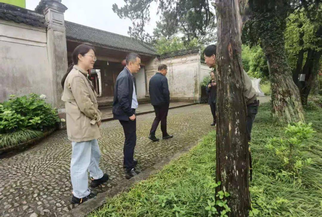 市住建局党组成员,副局长黄毓琳调研白蚁防治和农房安全整治工作_情况