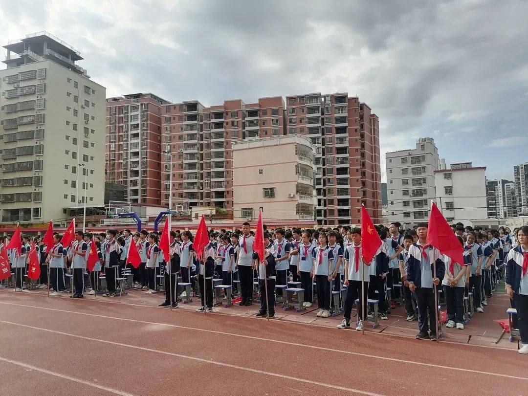 青春"龙川县少先队员离队,入团仪式示范活动在龙川县新城初级中学举行