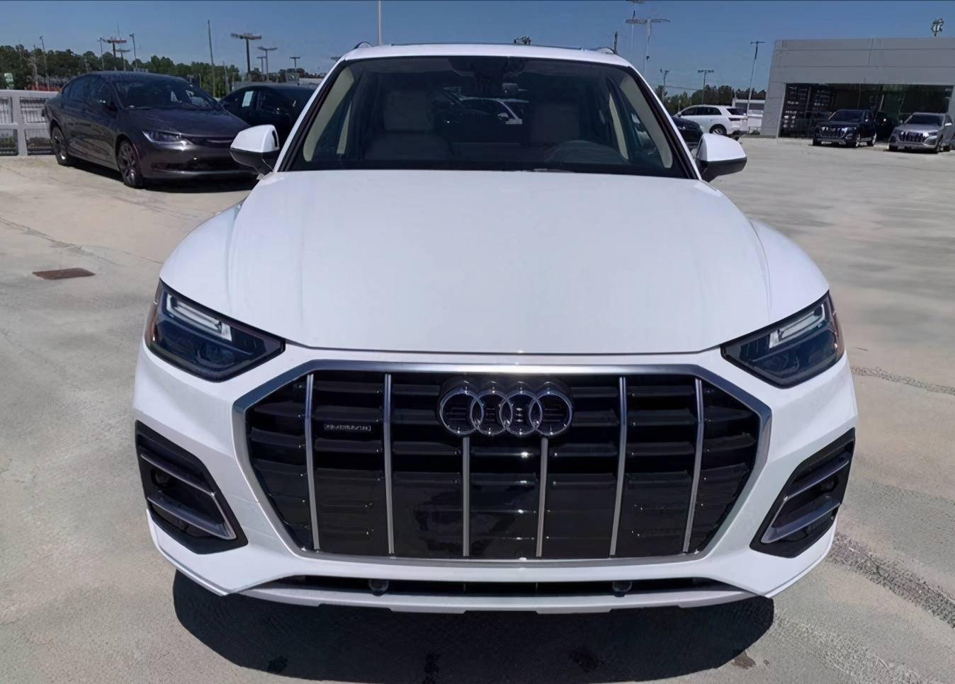 首批升级版奥迪q5l进店落地40万20t引擎加速仅8秒真帅气