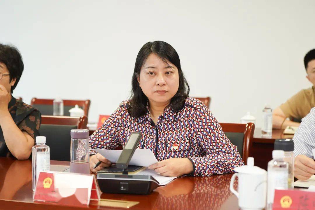 区人大筹备组召开理论中心组(扩大)学习会暨主题党日"五个一"活动