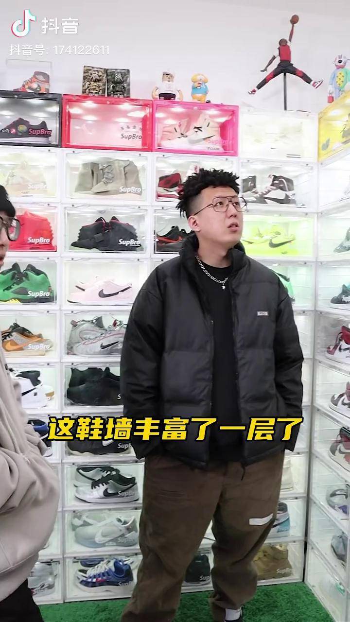 来我们公司的人呆上一个月后都会喜欢北京鞋鬼的鞋墙