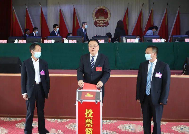 宜君县第十七届人民代表大会第五次会议召开第三次大会_刘冲