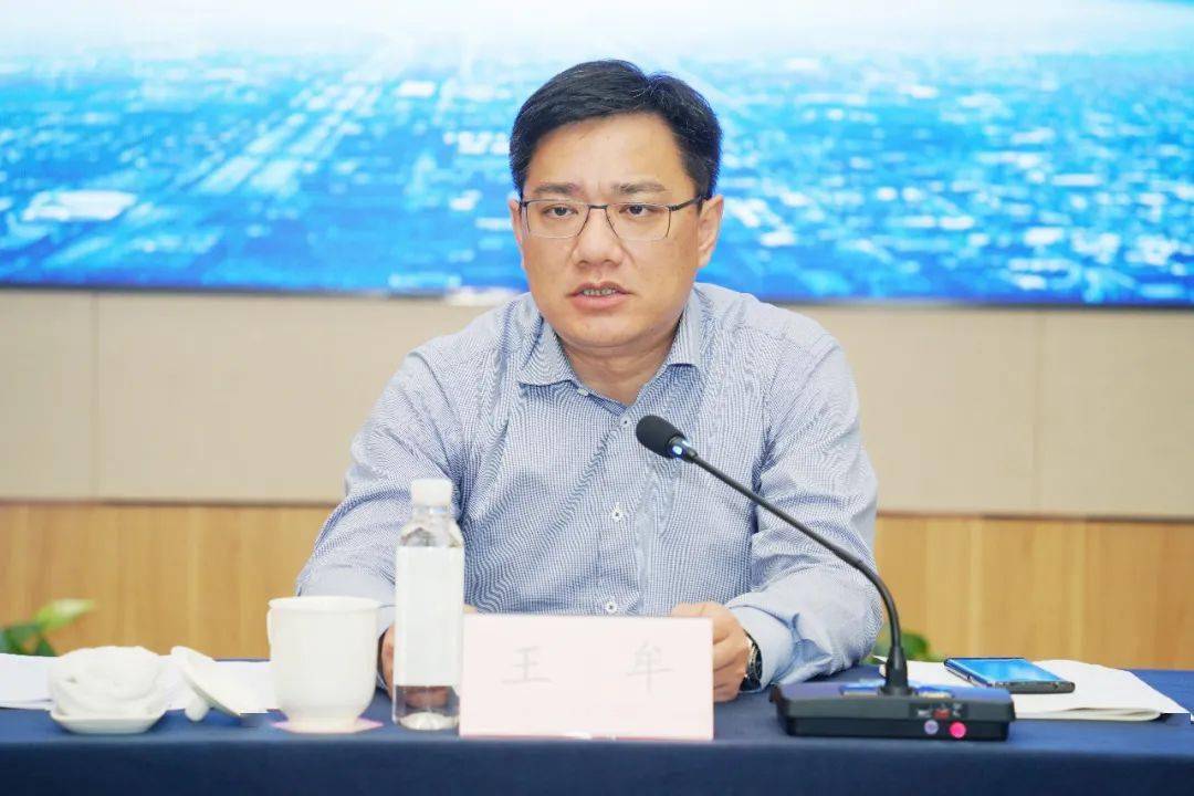 管委会副主任汝少峰,党政办公室主任陈若峰,招商局局长金鑫,建设局